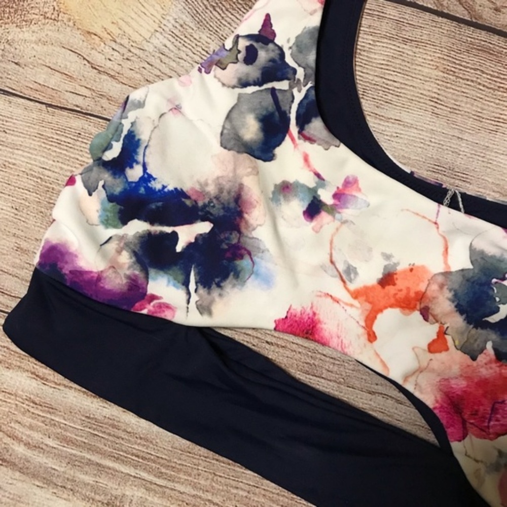 Athleta Watercolor Reversible Scoop Bikini Top - Picture 4 of 7